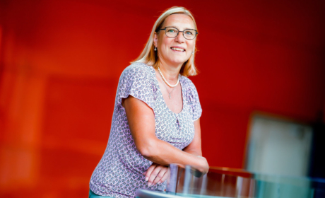 Firmy tvrdí, že jim vyšší věk zaměstnanců nevadí. Realita je ale jinde, říká Kateřina Legnerová z KP na indes.cz